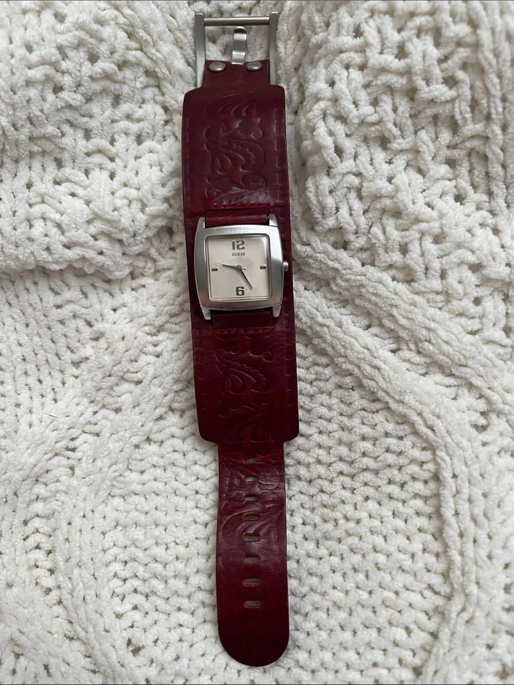 Guess bold wide